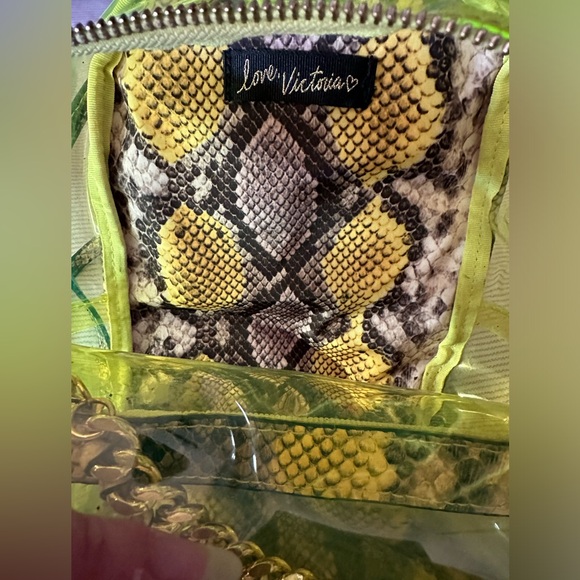 Victoria’s Secret Neon Green Vinyl & Snakeskin Pattern Backpack Bag w/Gold Chain - Picture 6 of 12